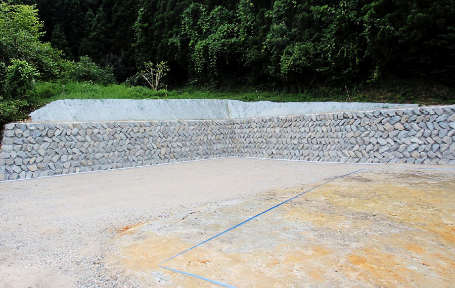 由谷石（よしたんいし）　採石場　富山県朝日町大平　糸魚川市　デイサイト　Dacite　安山岩