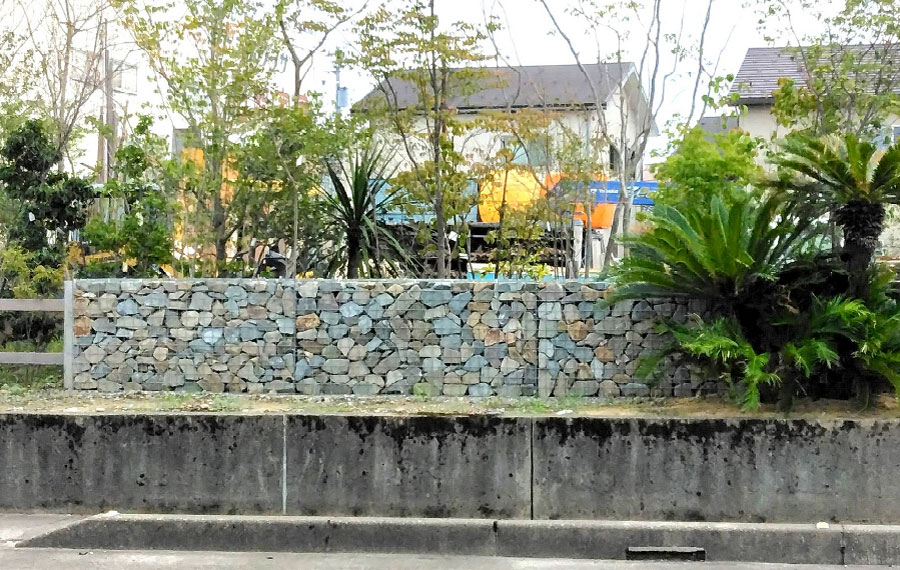 由谷石（よしたんいし）　採石場　富山県朝日町大平　糸魚川市　デイサイト　Dacite　安山岩