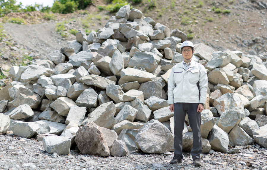 由谷石（よしたんいし）　採石場　富山県朝日町大平　糸魚川市　デイサイト　Dacite　安山岩