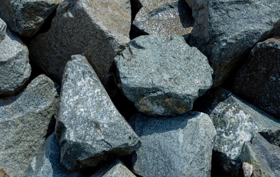 由谷石(よしたんいし) 採石場 富山県朝日町大平 糸魚川市 デイサイト Dacite 安山岩