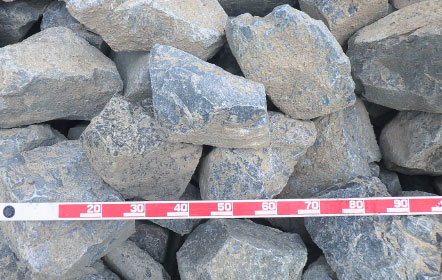 施工事例　由谷石（よしたんいし）　採石場　富山県朝日町大平　糸魚川市　デイサイト　Dacite　安山岩