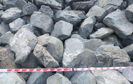 施工事例　由谷石（よしたんいし）　採石場　富山県朝日町大平　糸魚川市　デイサイト　Dacite　安山岩