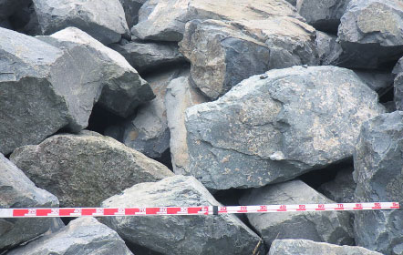 施工事例　由谷石（よしたんいし）　採石場　富山県朝日町大平　糸魚川市　デイサイト　Dacite　安山岩